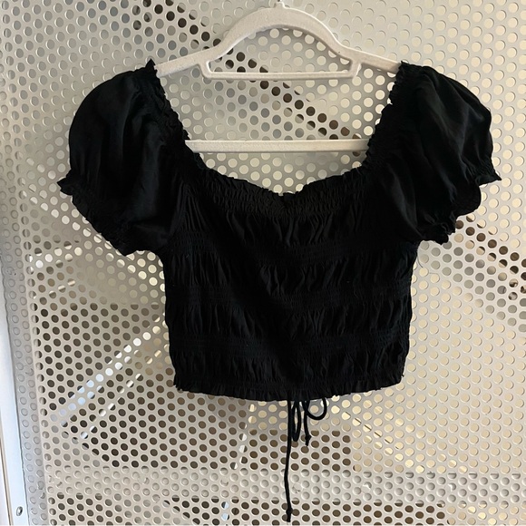 Garage Cropped Ruffled and Puffed Short Sleeve Smocked Top Size Small Black NWT - Picture 11 of 12
